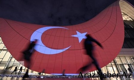 Heydər Əliyev Mərkəzi türk bayrağı ilə işıqlandırıldı