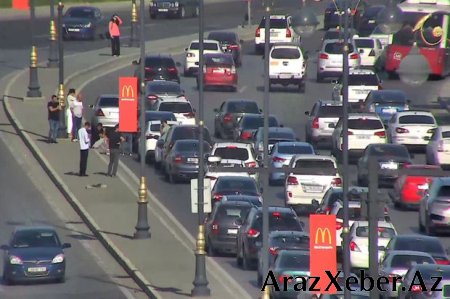 Bakıda iki qəza 8 Noyabr prospektində sıxlığa səbəb olub