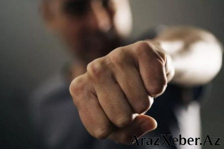 Küçədə tanımadığı şəxslərin hücumuna məruz qalan 39 yaşlı qadın xəsarət alıb