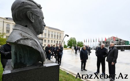Prezidentlər Şuşada işğal dövründə gülləbaran edilmiş heykəllərə baxıblar