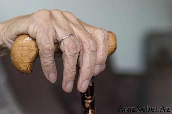 80 YAŞLI NƏNƏ nəvəsinin qoluna başmaqla vurdu, görün neçə il həbs aldı-DƏHŞƏT