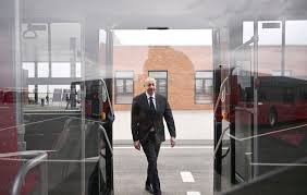 İlham Əliyev “BakuBus”ın Gəncə Avtoparkının açılışında - Fotolar