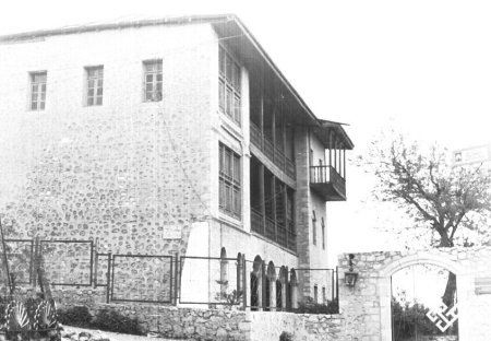  Zöhrabbəyovlar nəslinin tarixi irsi: Şuşa məkan yaddaşı, nəsil davamlılığı kontekstində təhlil və ya təfərrüat