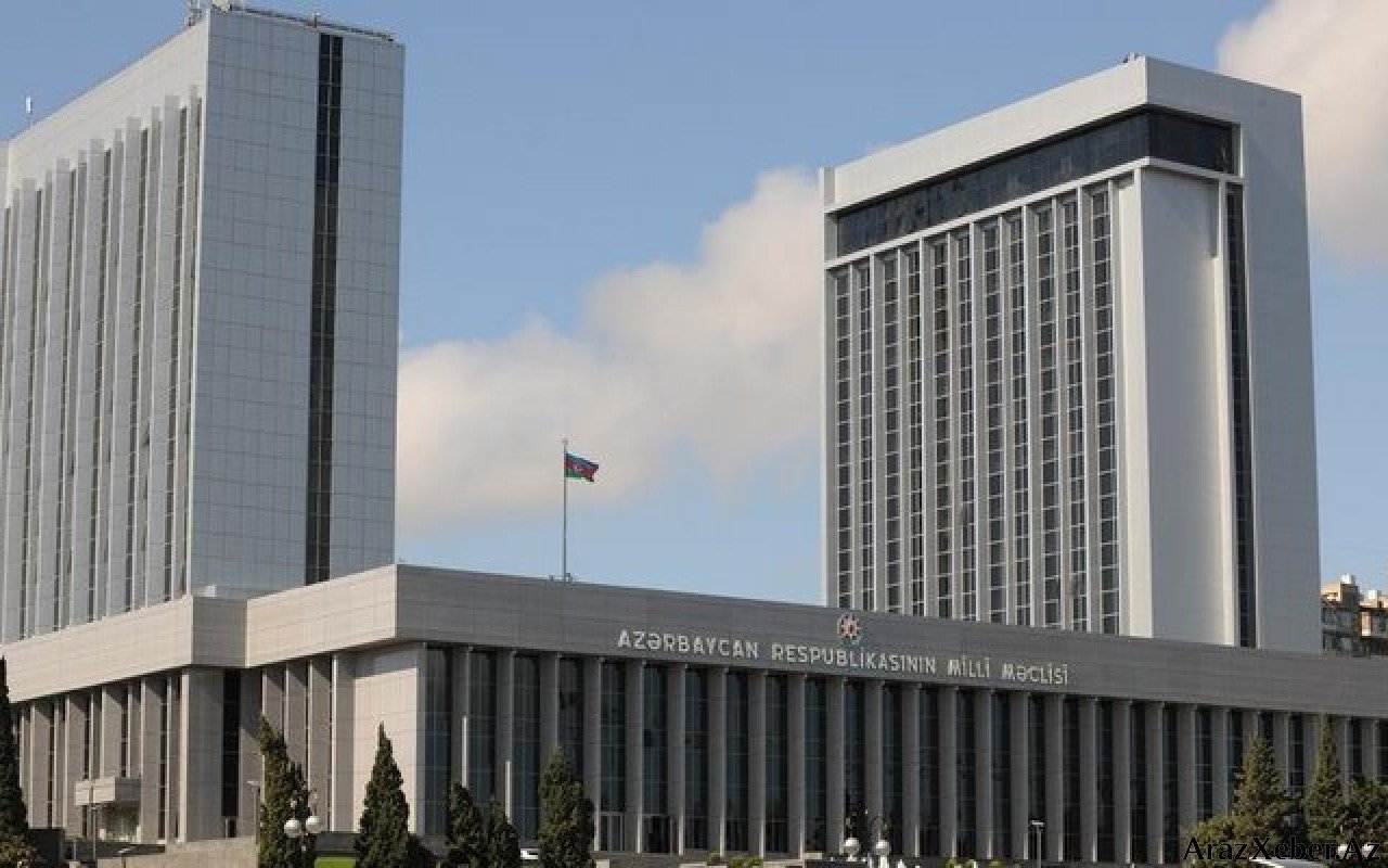 Sürücülük vəsiqələri ilə bağlı Milli Məclisdə YENİ QƏRAR