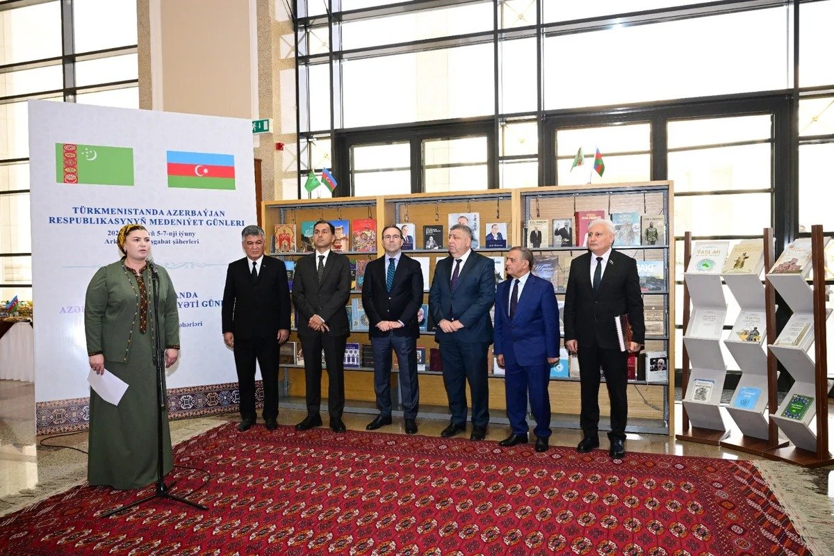 Türkmənistanın Dövlət Kitabxanasında 
