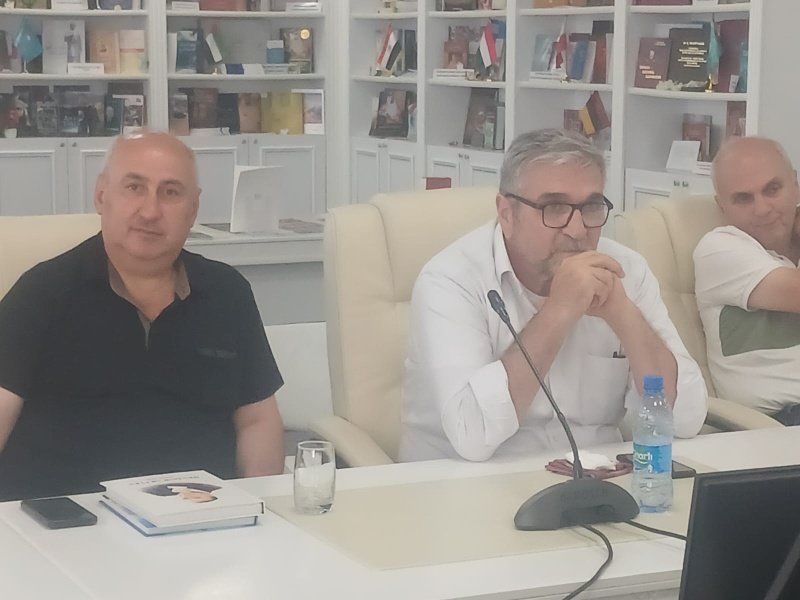 “Qalib Xalqın Ruhnaməsi” – AMEA Mərkəzi Elmi Kitabxanasında Sabir Hüseynov və Pünhan Şükürün yeni kitabları təqdim olunub -Fotolar