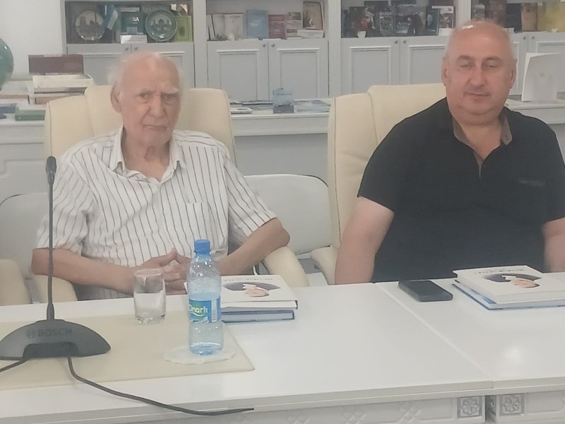 “Qalib Xalqın Ruhnaməsi” – AMEA Mərkəzi Elmi Kitabxanasında Sabir Hüseynov və Pünhan Şükürün yeni kitabları təqdim olunub -Fotolar