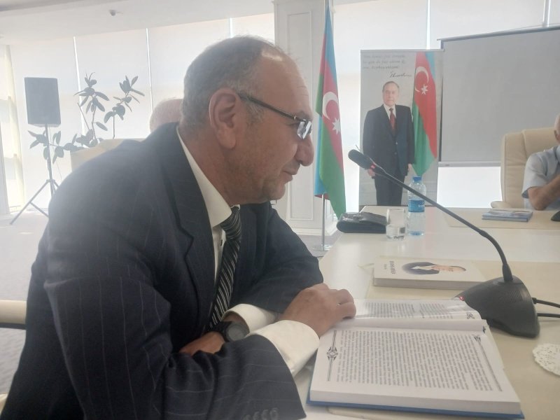 “Qalib Xalqın Ruhnaməsi” – AMEA Mərkəzi Elmi Kitabxanasında Sabir Hüseynov və Pünhan Şükürün yeni kitabları təqdim olunub -Fotolar