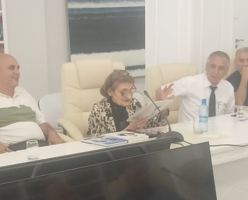 “Qalib Xalqın Ruhnaməsi” – AMEA Mərkəzi Elmi Kitabxanasında Sabir Hüseynov və Pünhan Şükürün yeni kitabları təqdim olunub -Fotolar